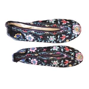 Pair Of Embroidered Chinese Shoes – Early 20th Century