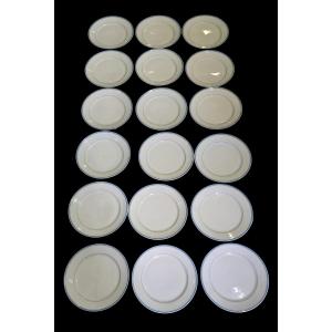 Lot de 18 assiettes anciennes en porcelaine, attribuées à Ginori, fin XIXᵉ siècle