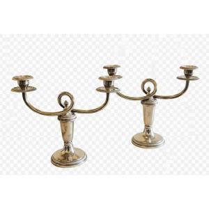 Paire de chandeliers à deux lumières en métal argenté, Christofle