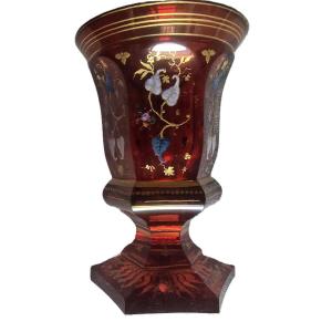 Ancien verre de Bohême en cristal rouge rubis à décor emaillé