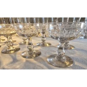 Lot de 12 anciennes coupes à champagne en cristal taillé, debut XX ème siècle