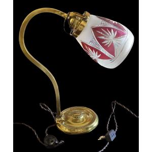 Lampe de table en laiton avec abat‑jour en cristal gravé — début XXᵉ siècle