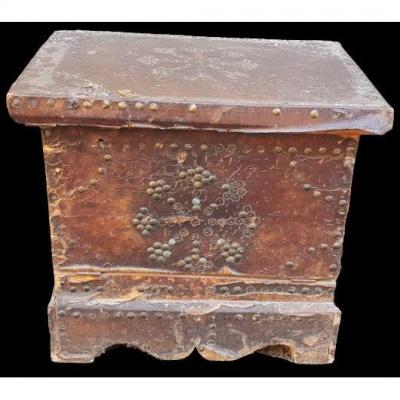 Small Old Travel Chest 17th Century Wood Covered In Studded Leather