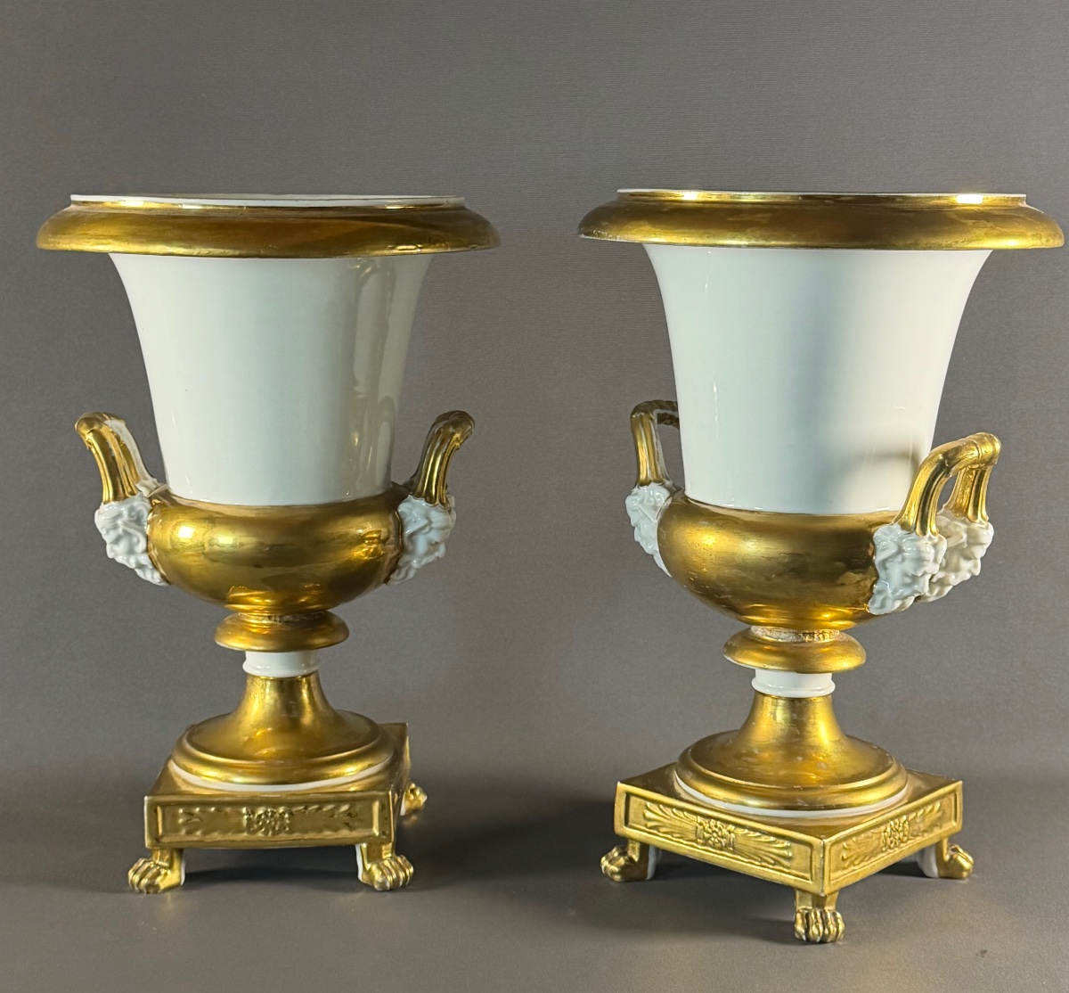 A Large Pair Of Two-handled « porcelaine De Paris » Medici Vases. Circa 1830. -photo-4