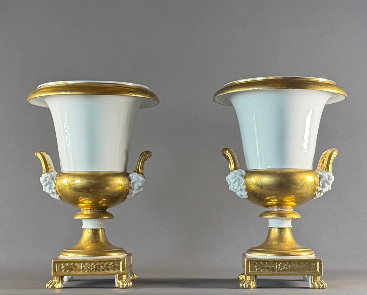 A Large Pair Of Two-handled « porcelaine De Paris » Medici Vases. Circa 1830. 