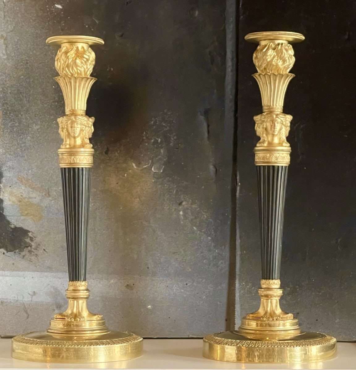 Paire De Flambeaux Empire En Bronze Doré Et Patiné. Début Du XIXe Siècle. -photo-2