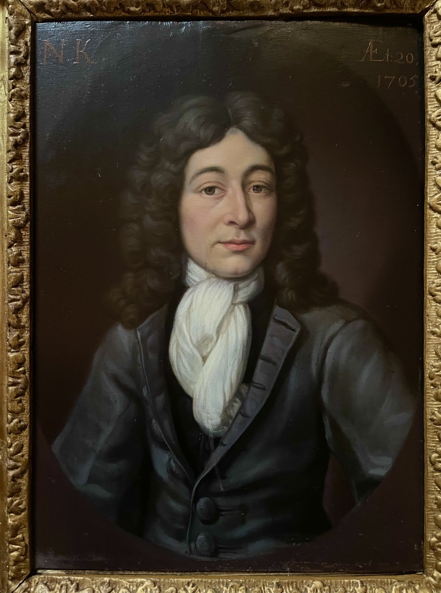 Portrait du début du XVIIIe siècle représentant un jeune homme. Huile sur bois. -photo-2
