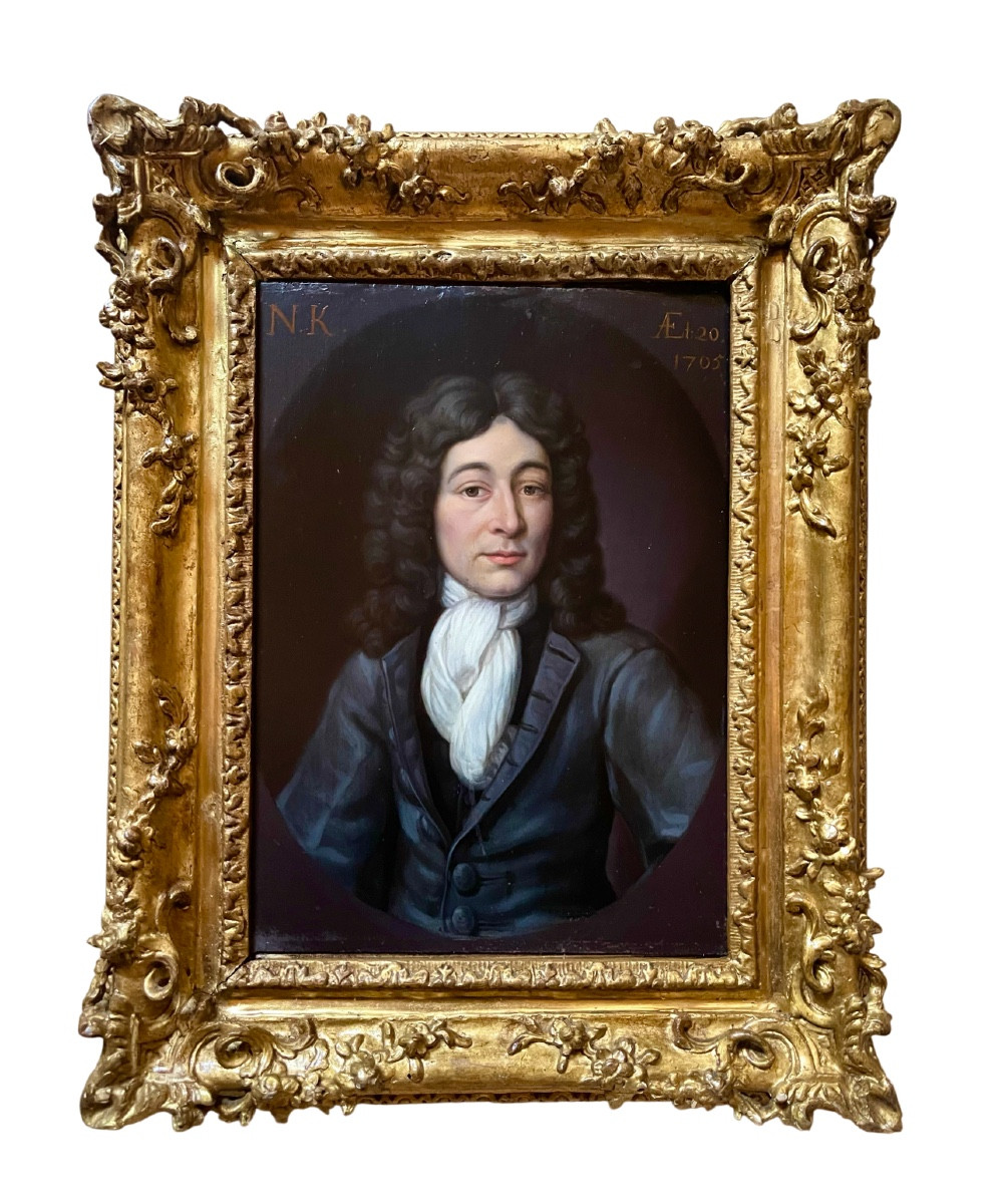 Portrait du début du XVIIIe siècle représentant un jeune homme. Huile sur bois. 