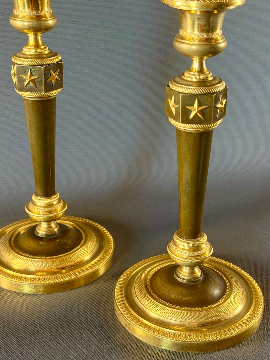 Paire de flambeaux d’époque Empire en bronze doré et patiné d’après Claude Galle. -photo-1