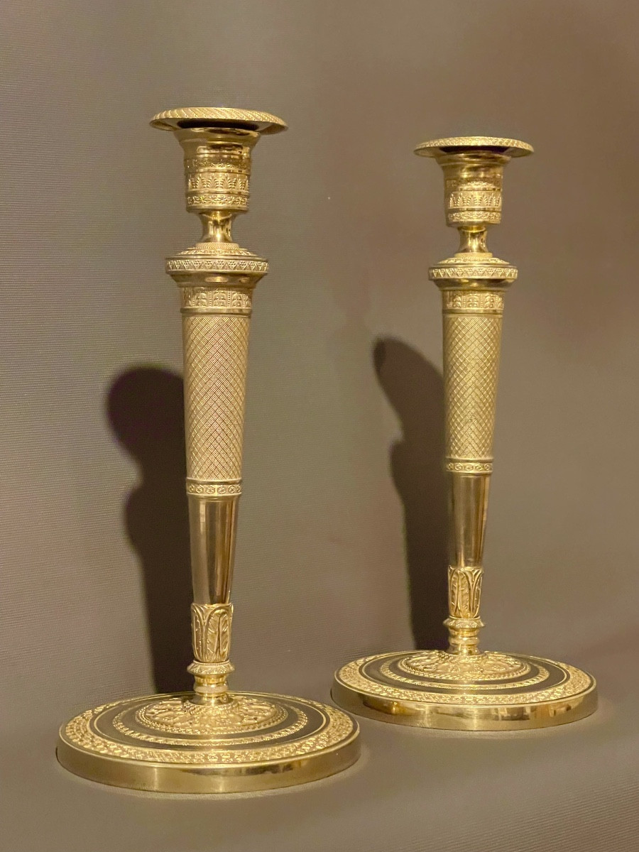 Paire de flambeaux d’époque Empire en bronze doré dans le goût de Claude Galle. Début du XIXe -photo-2
