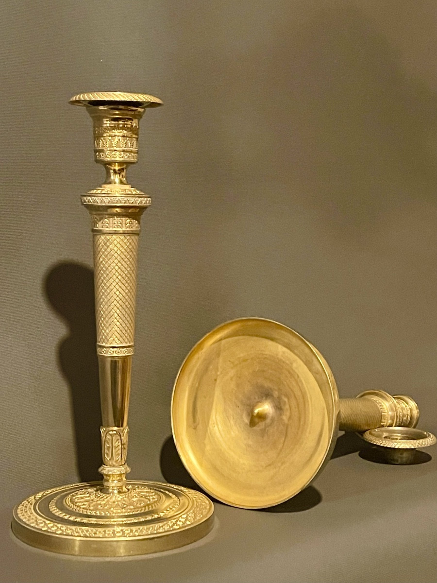 Paire de flambeaux d’époque Empire en bronze doré dans le goût de Claude Galle. Début du XIXe -photo-1