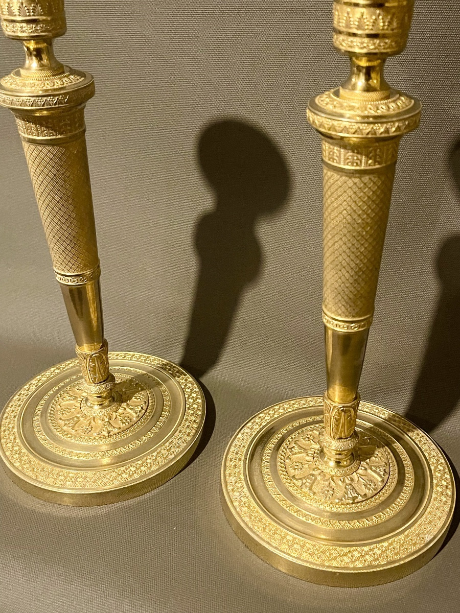 Paire de flambeaux d’époque Empire en bronze doré dans le goût de Claude Galle. Début du XIXe -photo-2