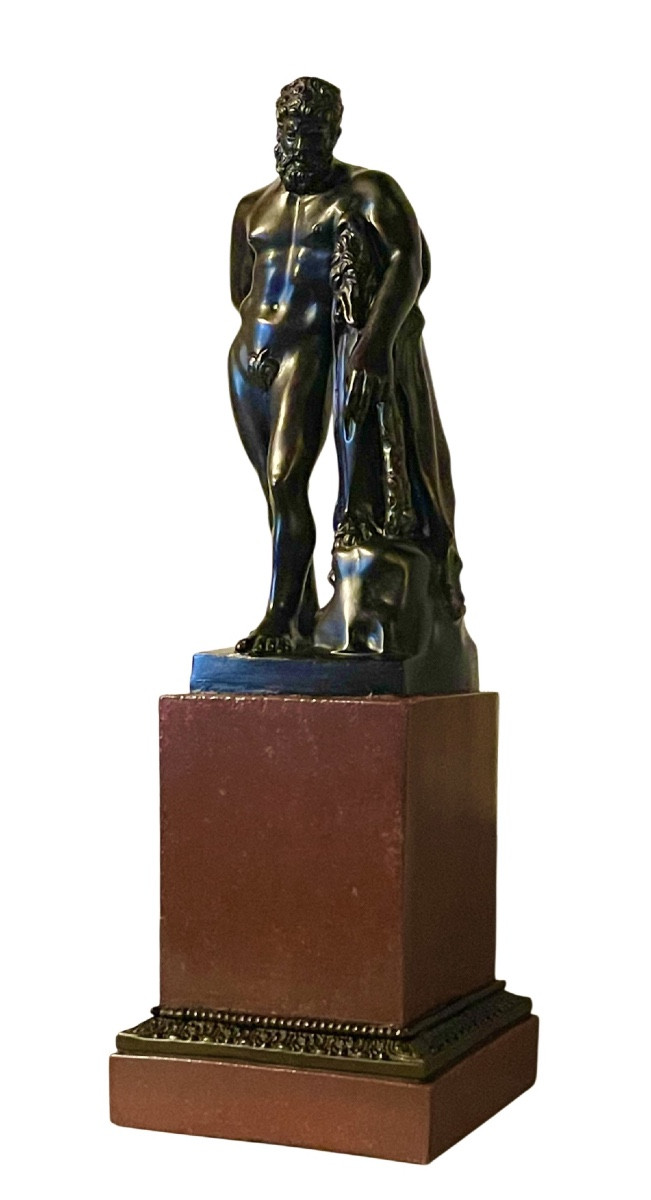Statuette en bronze patiné représentant l’Hercule Farnèse, d’après l’antique. -photo-2