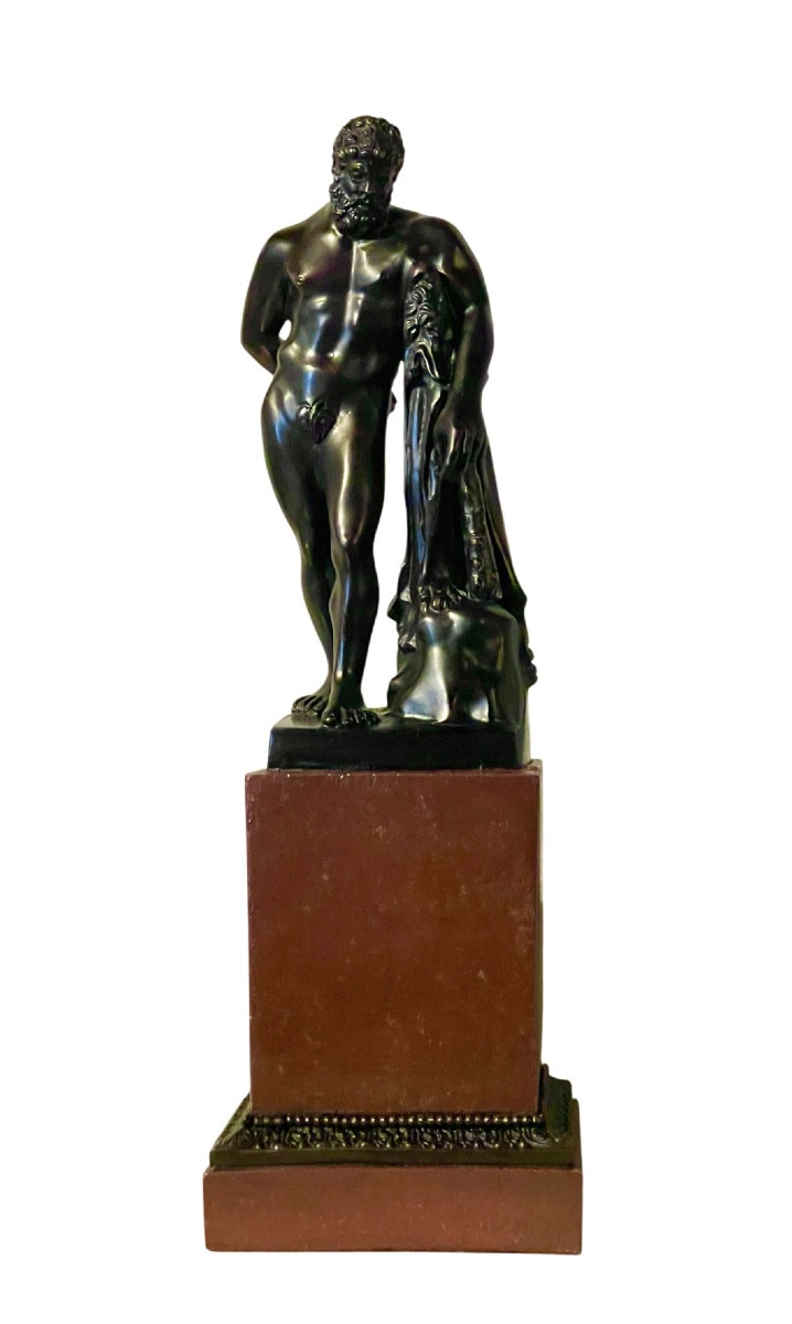 Statuette en bronze patiné représentant l’Hercule Farnèse, d’après l’antique. 
