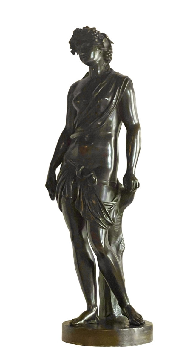 Grande figure en bronze patiné figurant une Bacchante. XIXe siècle. -photo-3