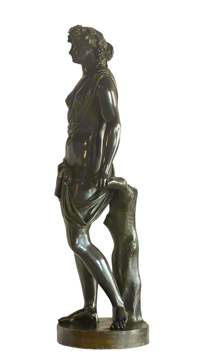 Grande figure en bronze patiné figurant une Bacchante. XIXe siècle. -photo-1