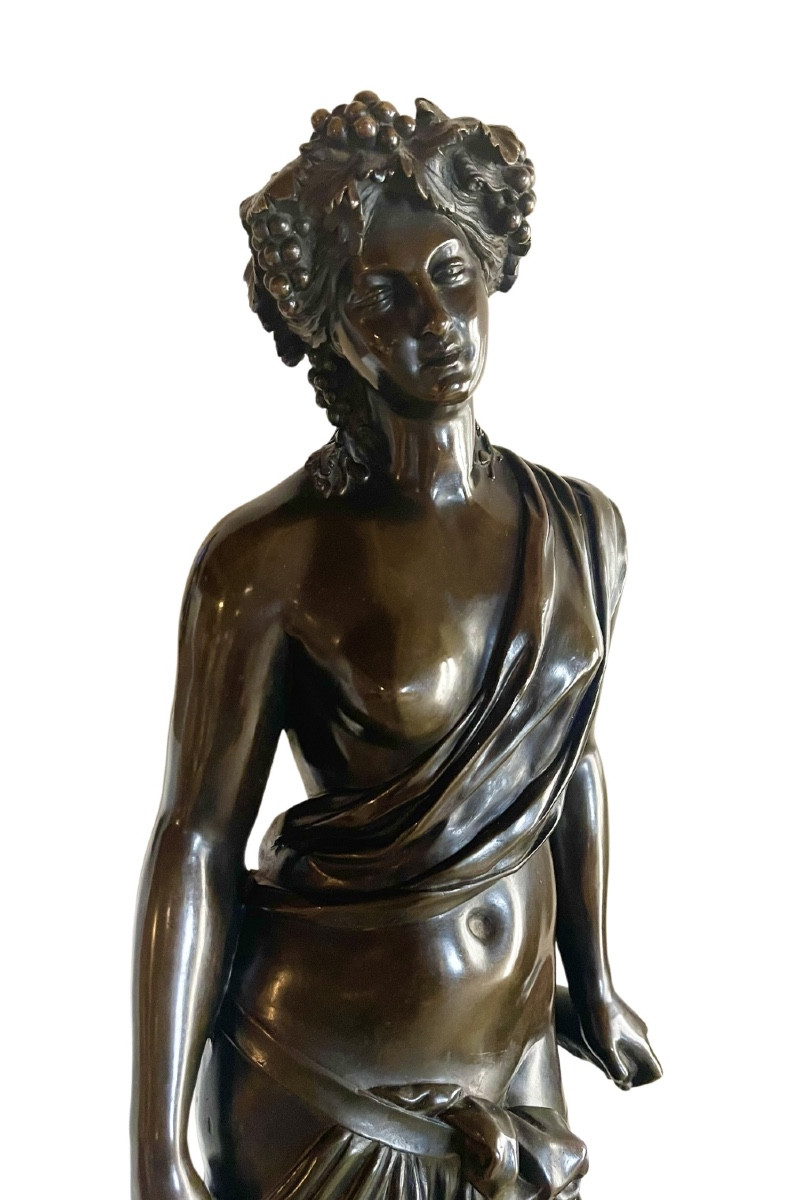 Grande figure en bronze patiné figurant une Bacchante. XIXe siècle. -photo-3
