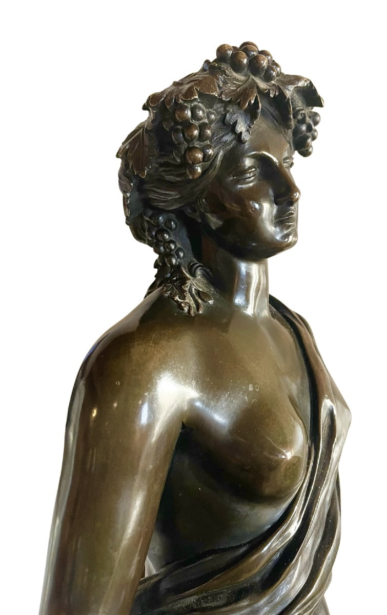 Grande figure en bronze patiné figurant une Bacchante. XIXe siècle. -photo-4