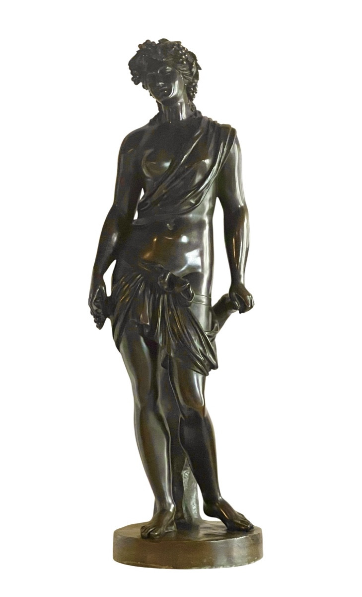 Grande figure en bronze patiné figurant une Bacchante. XIXe siècle. 
