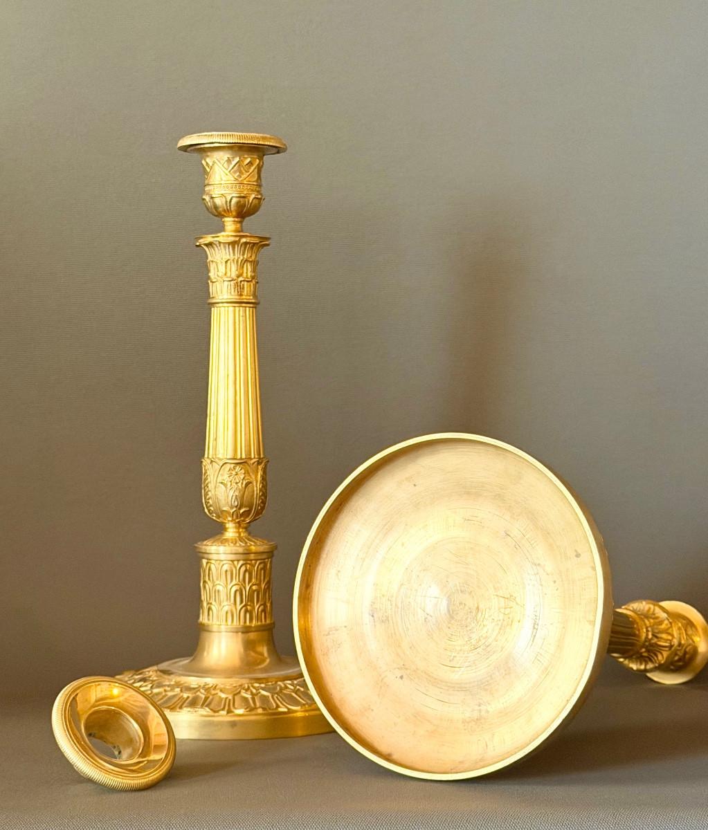 Paire de grands flambeaux Empire en bronze doré. Début du XIXe siècle. -photo-3