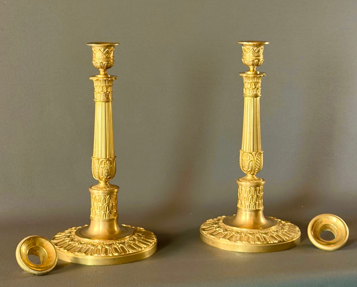 Paire de grands flambeaux Empire en bronze doré. Début du XIXe siècle. -photo-3
