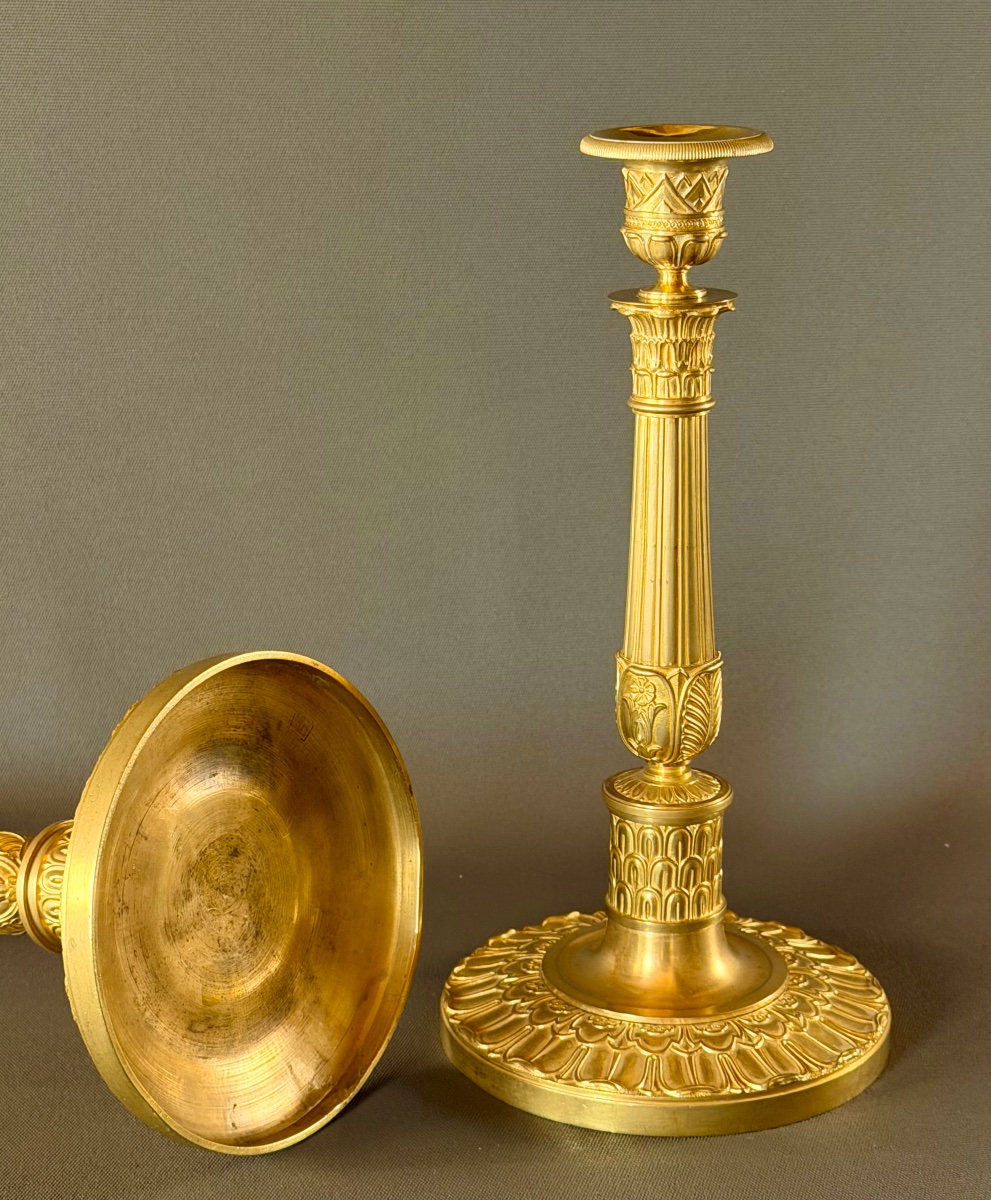Paire de grands flambeaux Empire en bronze doré. Début du XIXe siècle. -photo-4