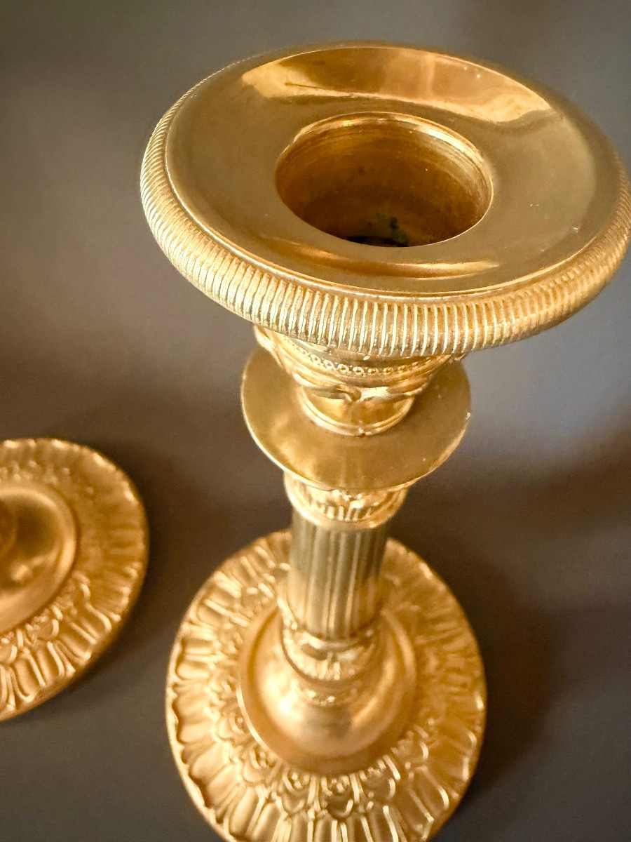 Paire de grands flambeaux Empire en bronze doré. Début du XIXe siècle. -photo-2