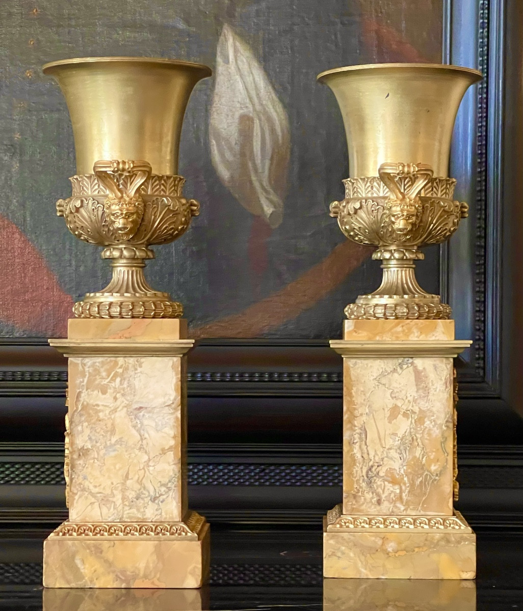 Paire de grands vases Médicis d’époque Charles X en bronze doré. Vers 1820. -photo-4