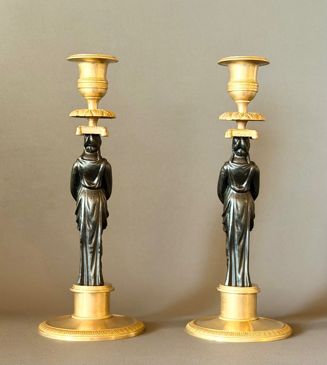Paire de flambeaux en bronze doré et bronze patiné d'époque Consulat, vers 1800-photo-3
