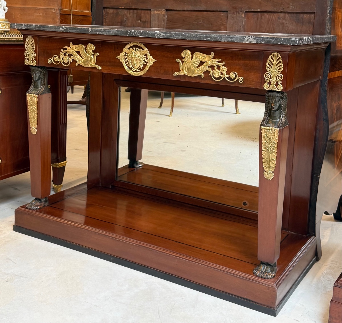Console d’époque Empire en acajou et bois noirci. Début du XIXe siècle. -photo-3