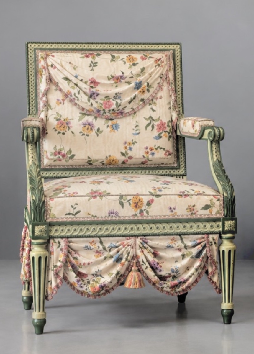 Paire de grands fauteuils « à la turque » de style Louis XVI en hêtre laqué vert. -photo-2