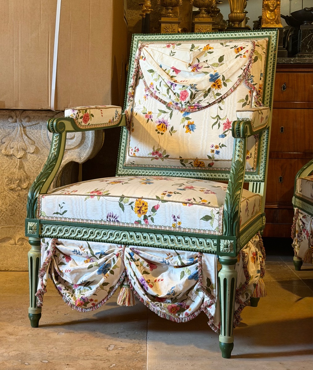 Paire de grands fauteuils « à la turque » de style Louis XVI en hêtre laqué vert. -photo-4