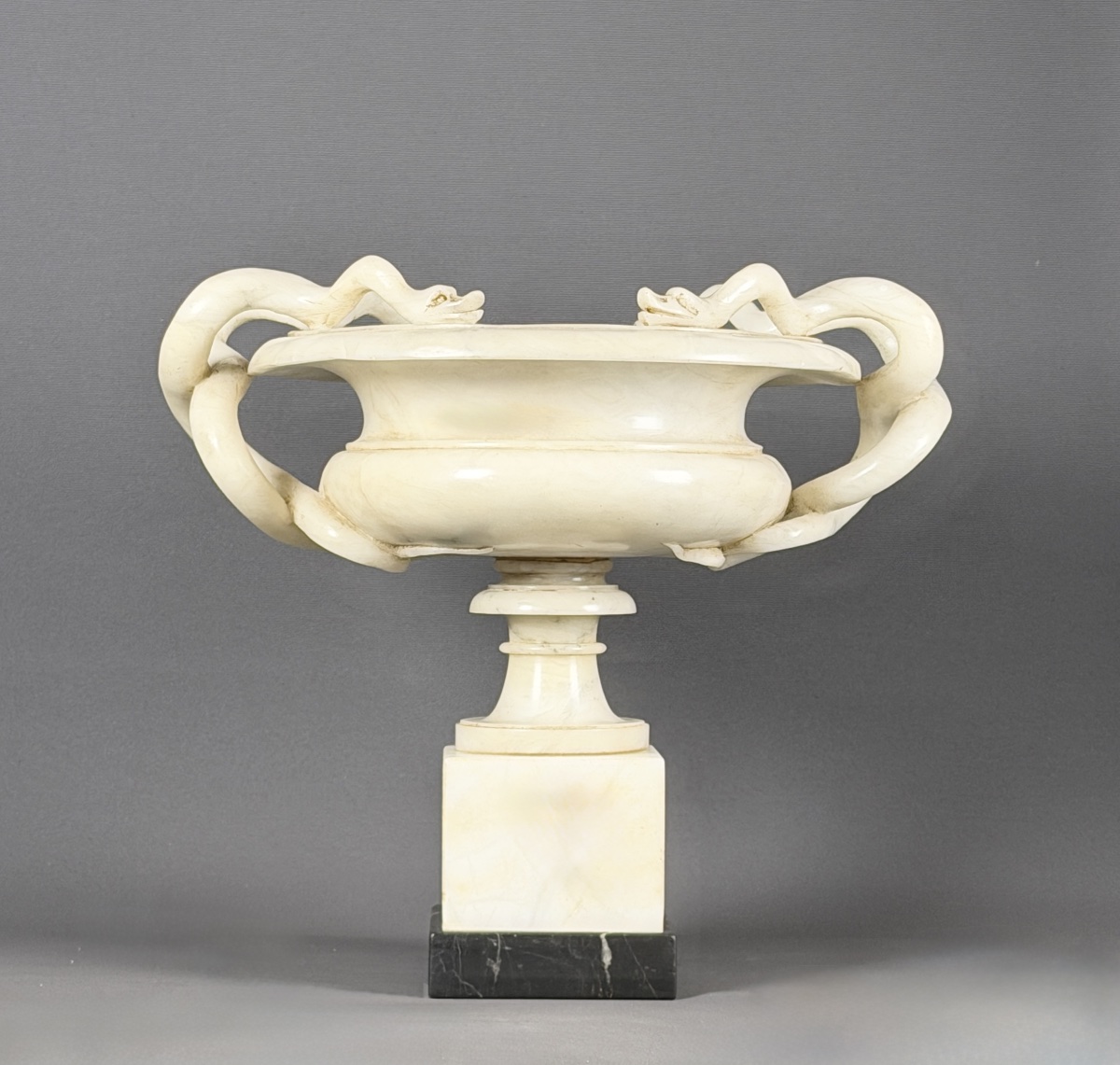 Neoclassical Alabaster Tazza . Italy, Late 19th Century