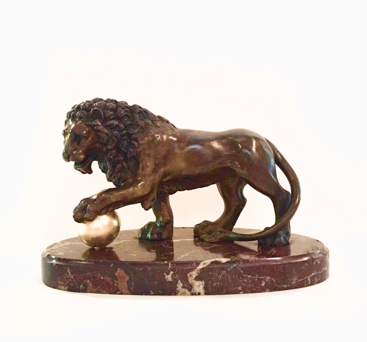 Sculpture En Bronze Patiné Représentant Le Lion Des Médicis. Italie, Fin Du XIIIe Siècle.