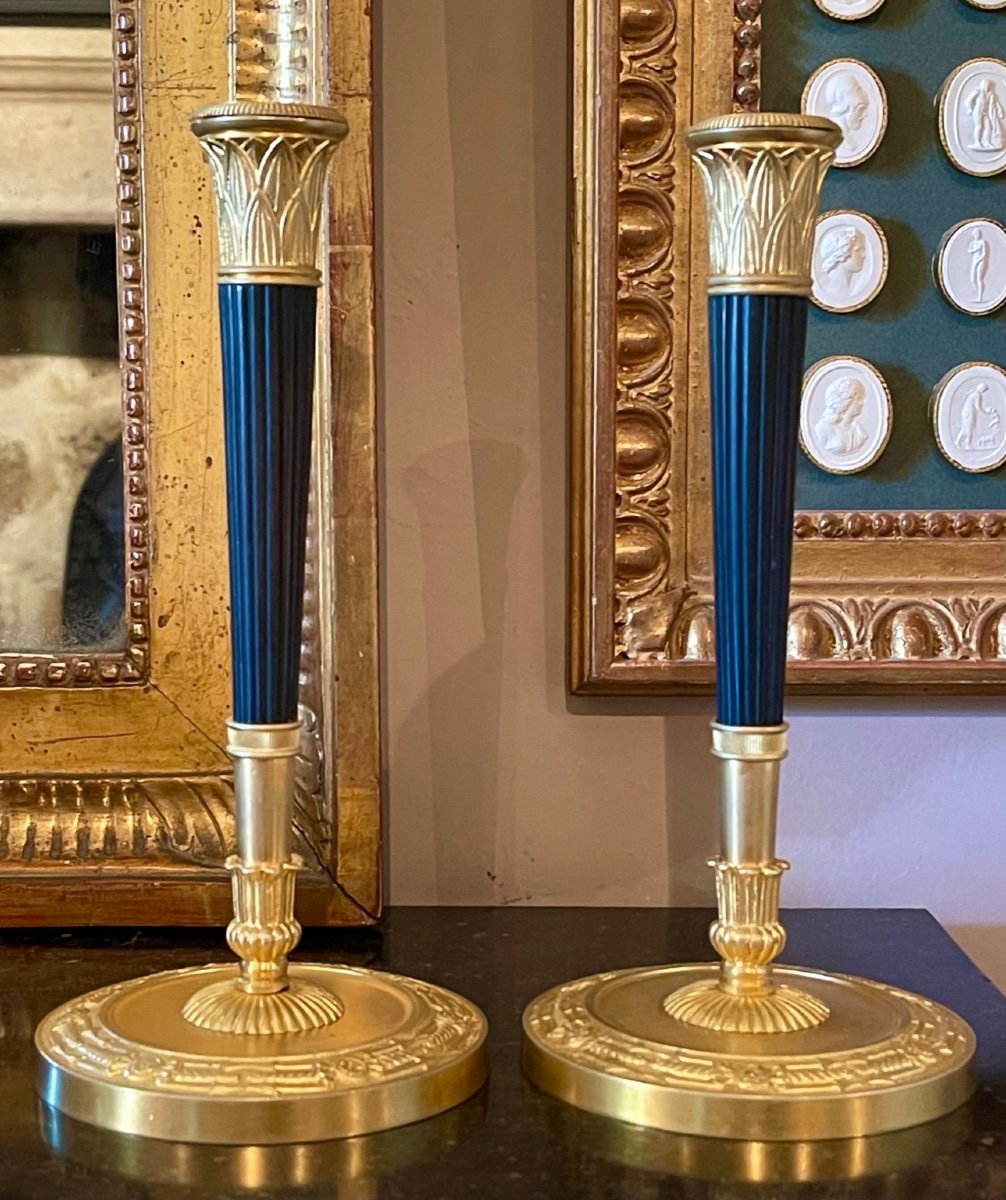 D’après Galle. Paire De Flambeaux D’époque Empire En Bronze Doré Et Patiné. -photo-2
