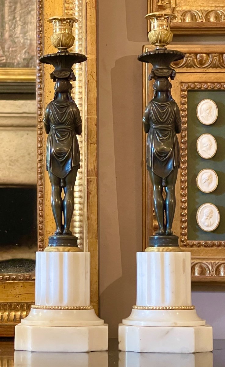 Paire De Flambeaux Aux Cariatides En Bronze Patiné Et Doré. XIXe Siècle. -photo-1