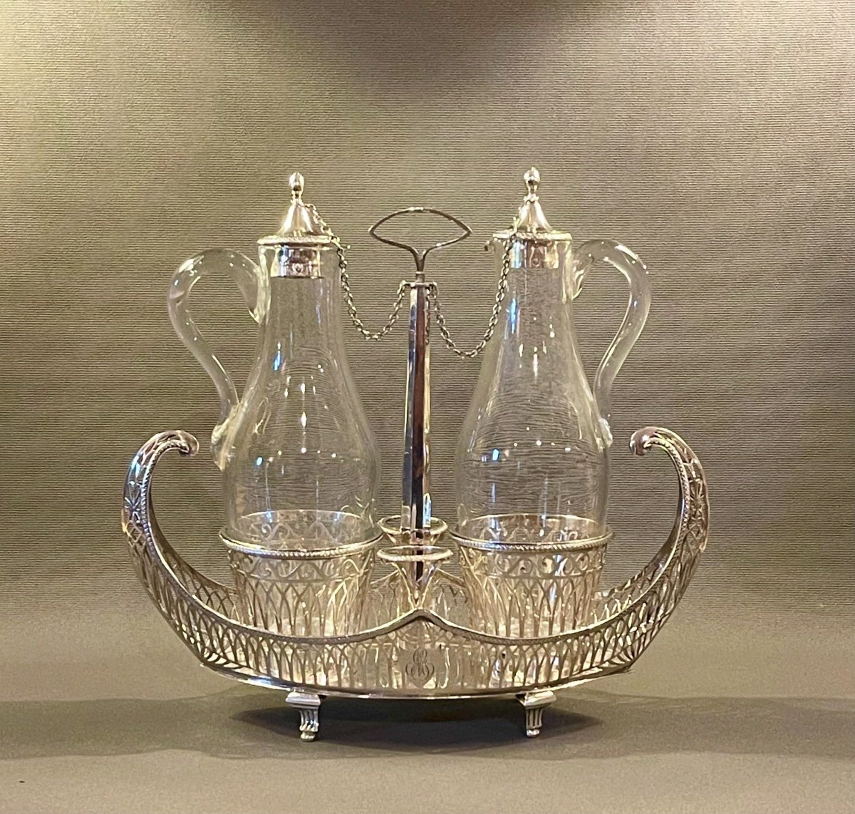 Huilier Empire Et Ses Bouchons En Argent Et Verre Par Orfèvre JBC. Paris, 1798-1809