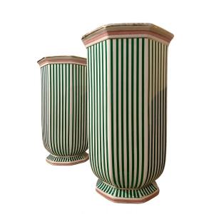 Importante Paire De Vases En Porcelaine. Début du XXe Siècle, Art Déco. 