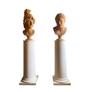 Deux Bustes Monumentaux En Plâtre Patiné Figurant Alexander Le Grand Et Un Marathonien. 