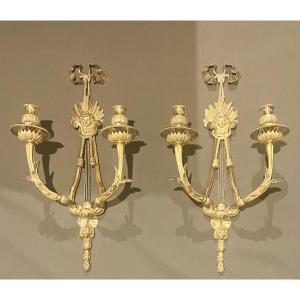 Paire d’appliques d’époque Louis XVI en bronze doré. Dernier quart du XVIIIe siècle. 