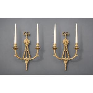 Paire d’appliques d’époque Louis XVI en bronze doré. Dernier quart du XVIIIe siècle. 