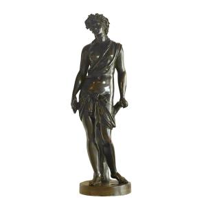 Grande figure en bronze patiné figurant une Bacchante. XIXe siècle. 