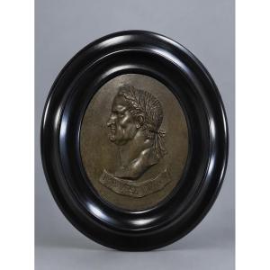 Bas-relief représentant l'empereur Vespasien. École italienne du XIXe siècle.