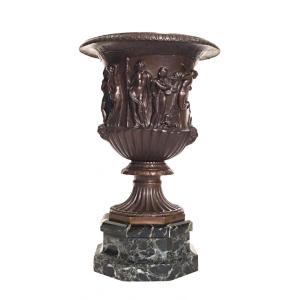 Vase dit Vase Borghèse En Bronze Patiné à Décor d'Une Bacchanale. XIXe Siècle, d'Après l'Antique.