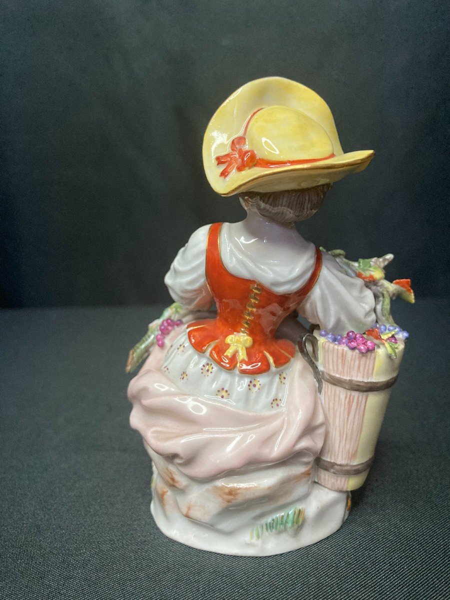 Collectible Meissen Subject Porcelain Girl With Grapes 20th-photo-3