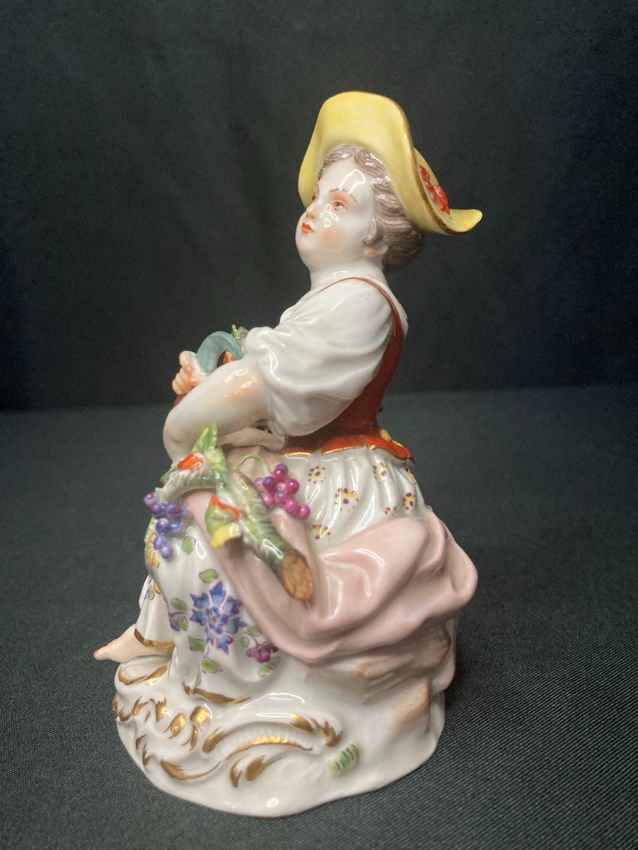 Collectible Meissen Subject Porcelain Girl With Grapes 20th-photo-4