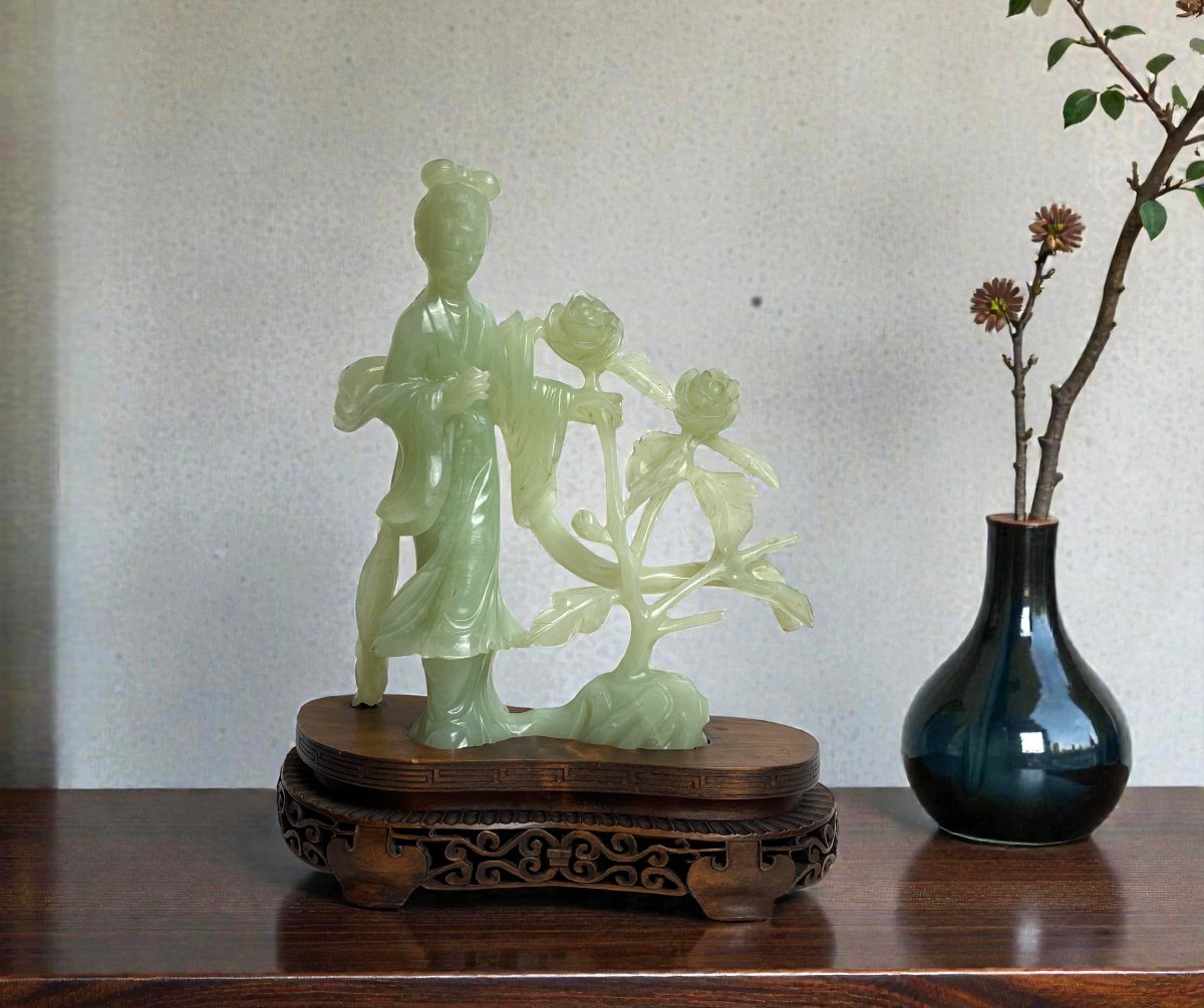 Chine, statuette en jade Guanyin aux pivoines coffret début XXème-photo-4