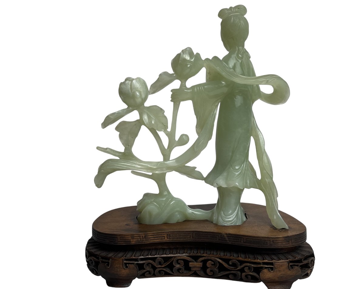 Chine, statuette en jade Guanyin aux pivoines coffret début XXème-photo-3