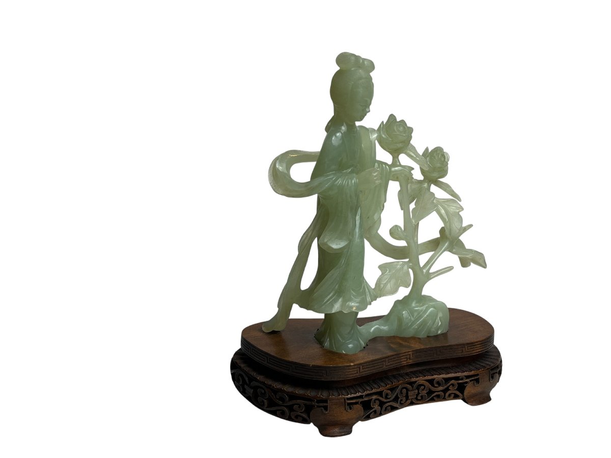 Chine, statuette en jade Guanyin aux pivoines coffret début XXème-photo-4