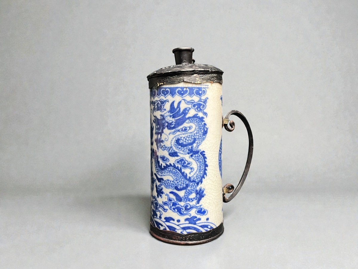 Asian Opium Pipe In White And Blue Porcelain, 18th Century
